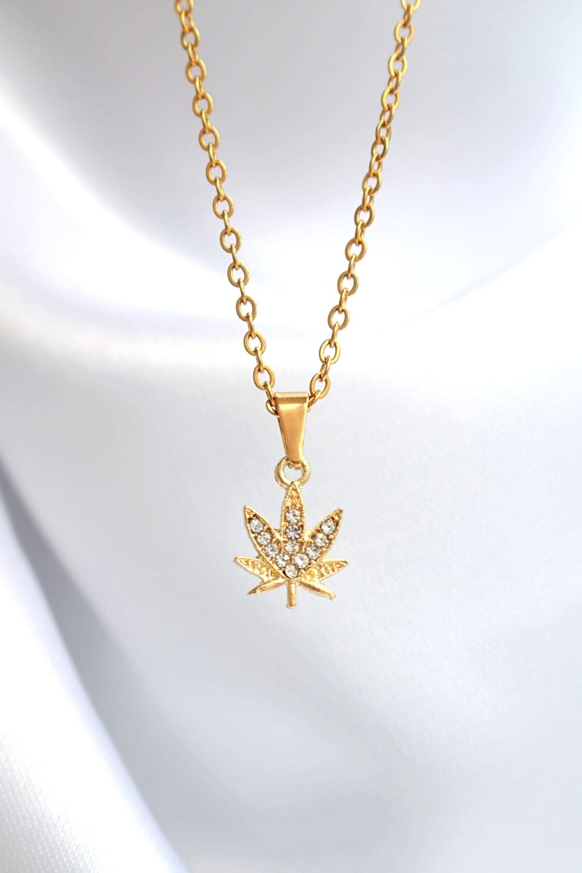 24K Cannabisblad Ketting